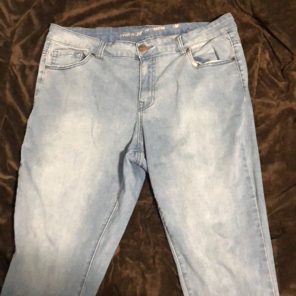 Avenue 18p skinny jegging. Worn a few times.